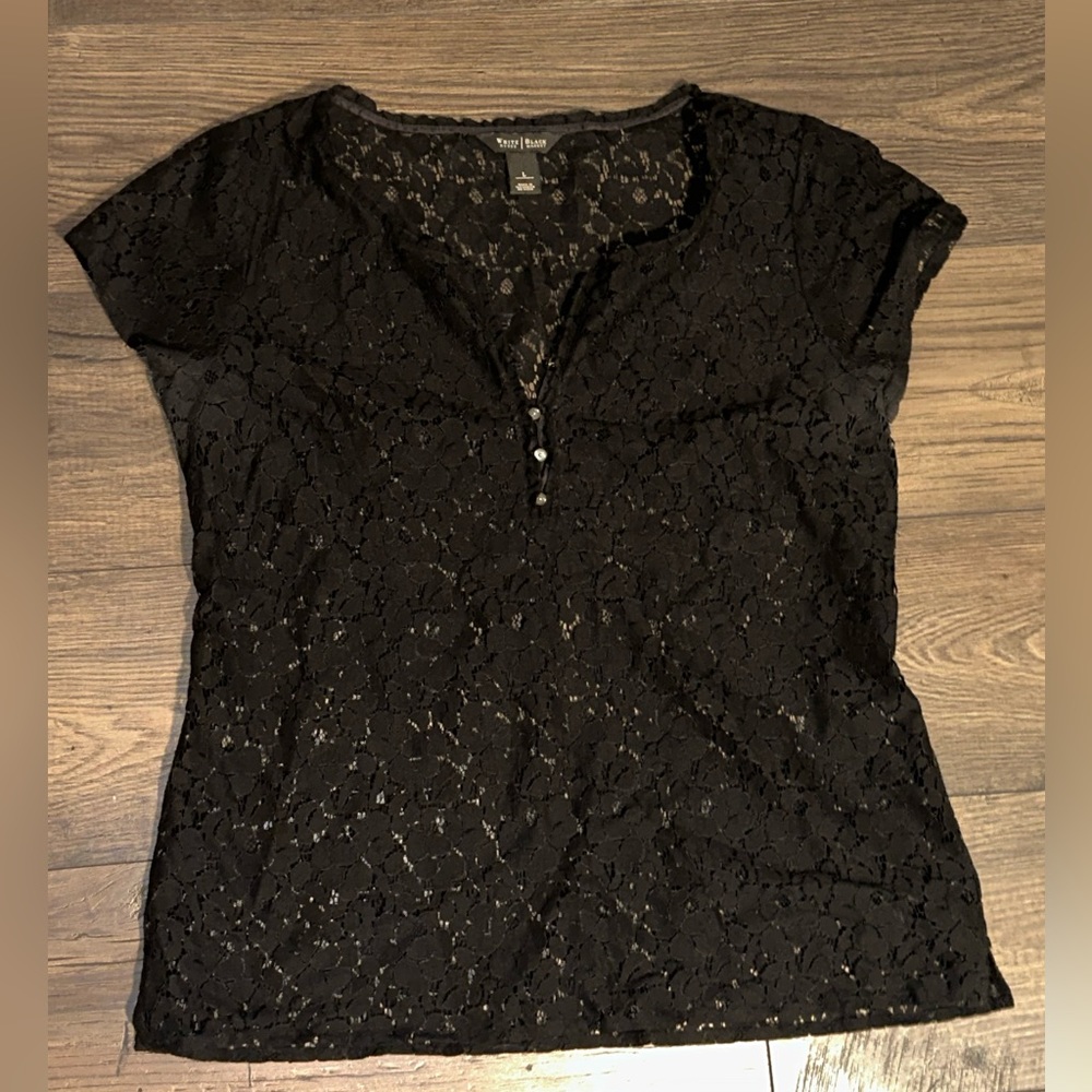 White House Black Market Women’s Short Sleeve Lace Blouse Size Large.